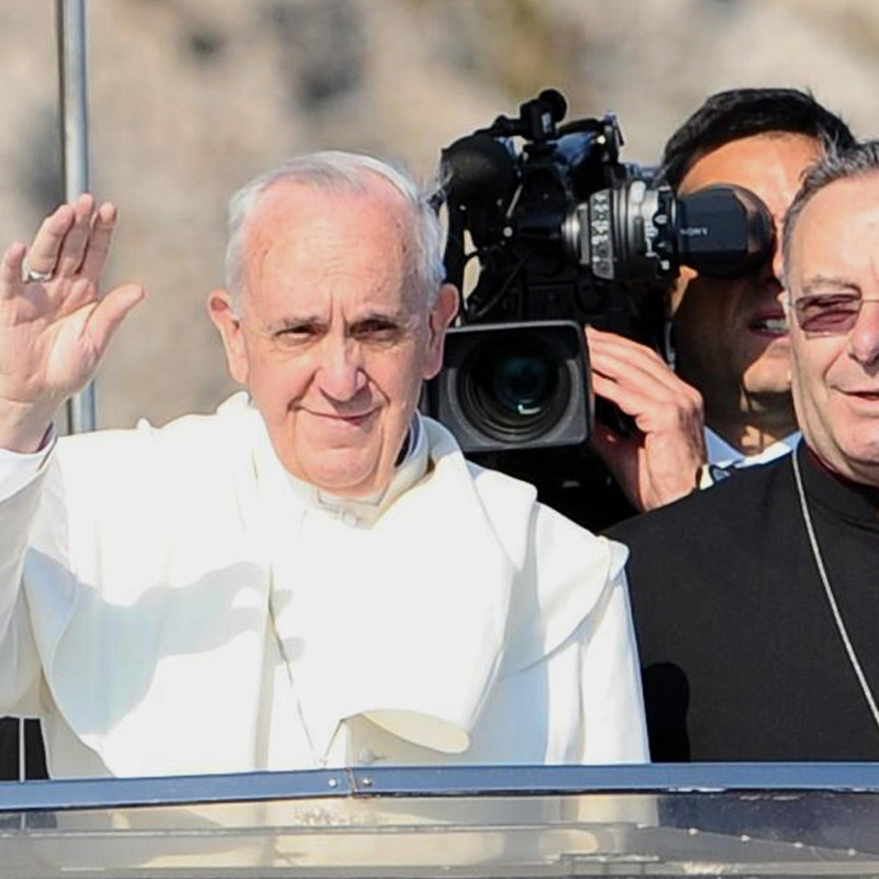 Papa Francesco e il cardinale Montenegro a Lampedusa nel 2015