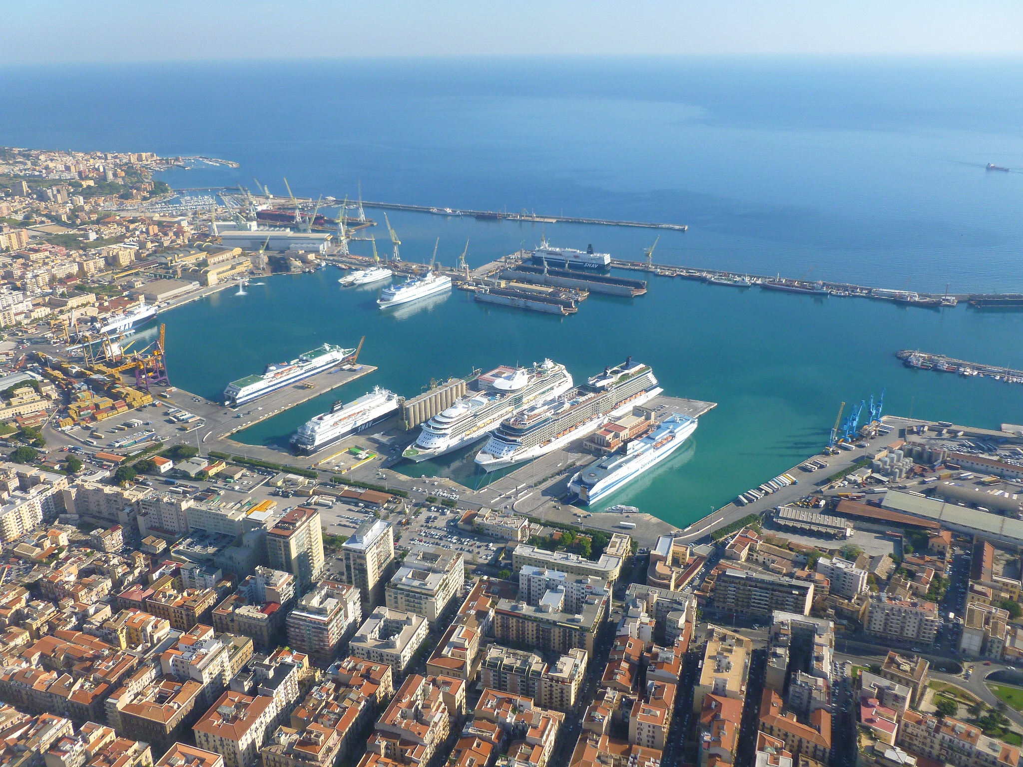 Ostruiscono la vista del mare: al porto di Palermo saranno demoliti 7  immobili - Giornale di Sicilia