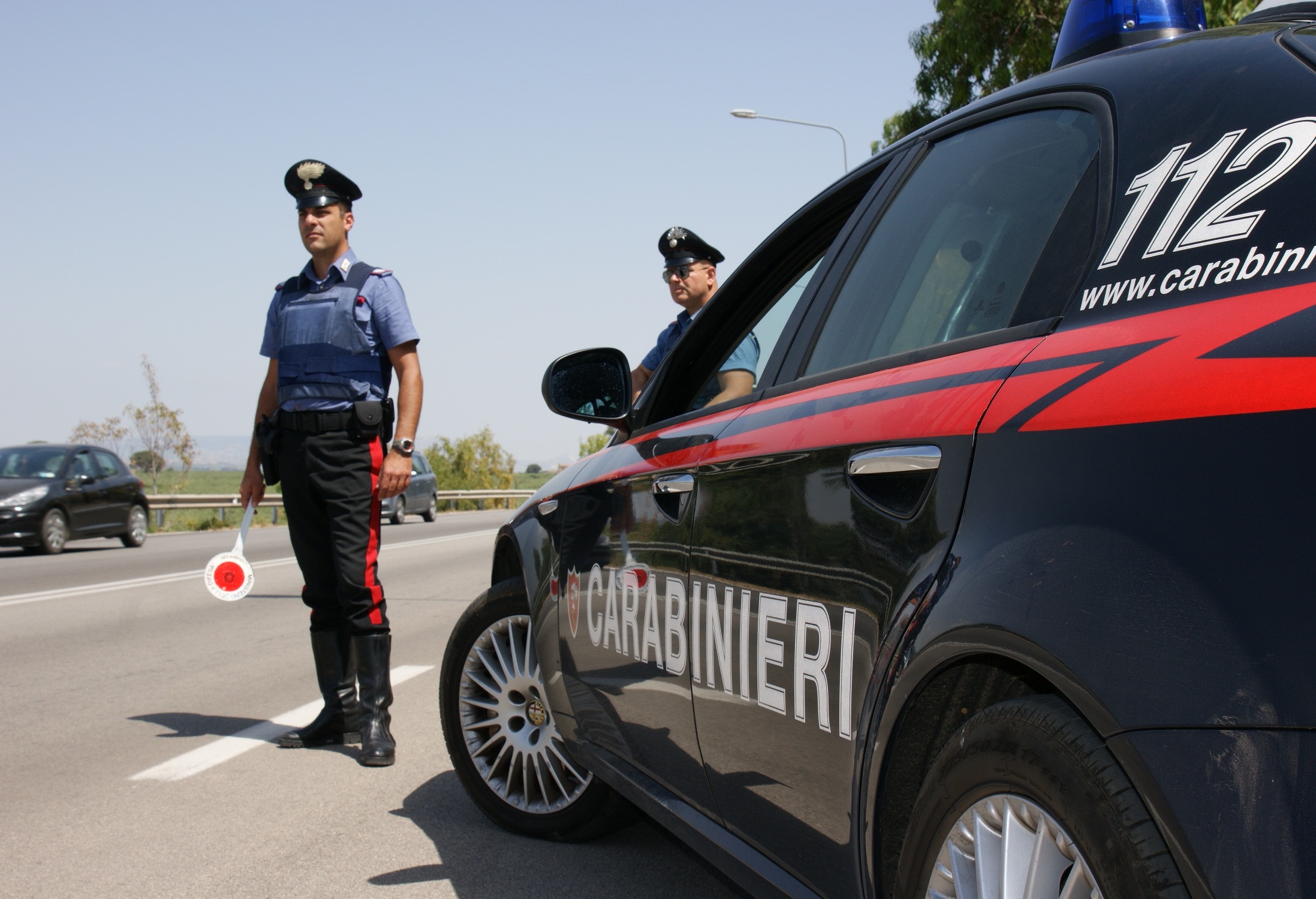 Risultati immagini per carabinieri blocco stradale