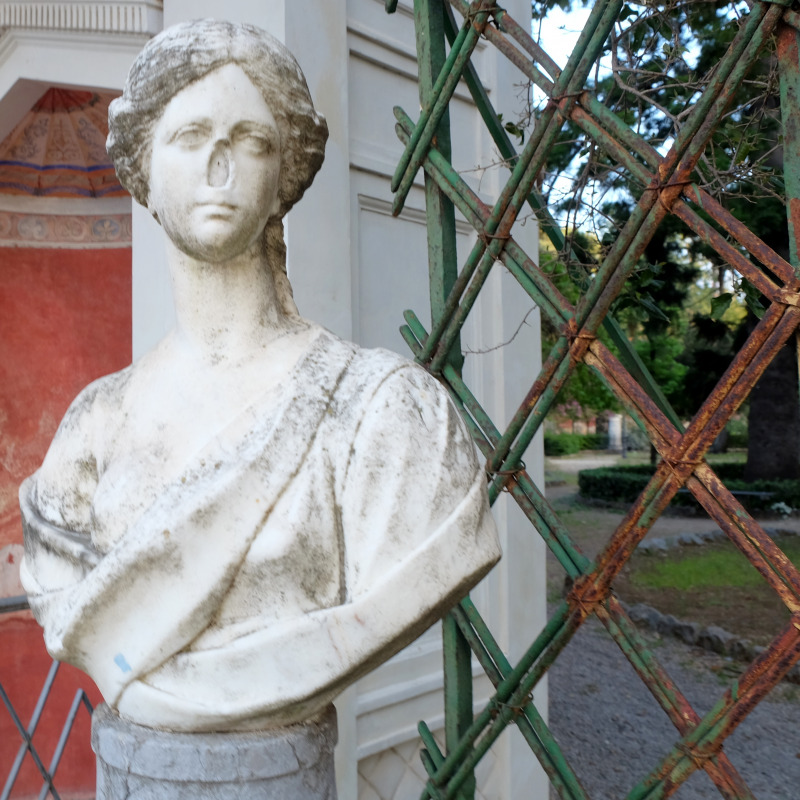 Una delle statue di Villa Giulia