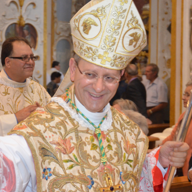Il vescovo Mario Russotto