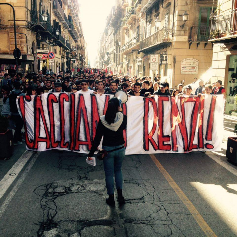 Le proteste di studenti e insegnanti precari durante la visita di Renzi a Palermo