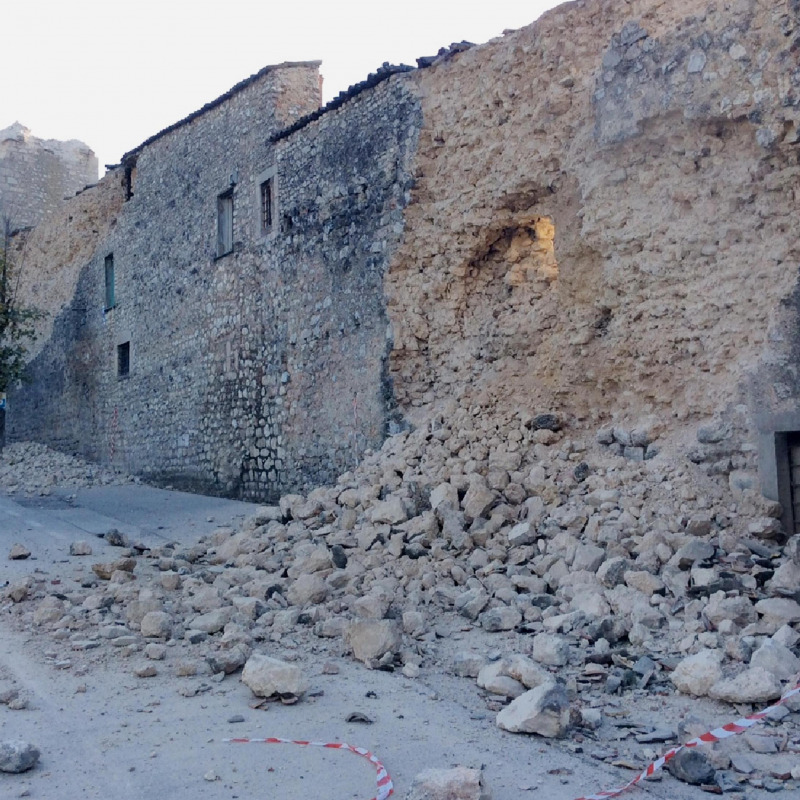 Nuovi crolli dopo il forte terremoto nelle aree già colpite nei giorni scorsi