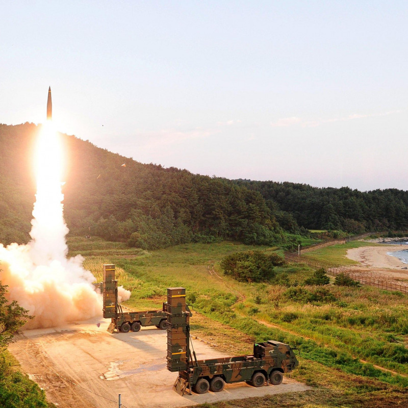 Un missile Hyunmoo-2 lanciato dalla costa orientale della Corea del Sud