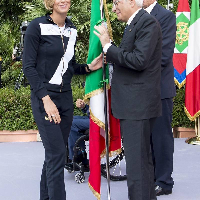 Insieme al presidente della Repubblica Sergio Mattarella, durante la cerimonia di riconsegna del tricolore con gli azzurri medagliati di Olimpiadi e Paralimpiadi di Rio 2016 al Quirinale