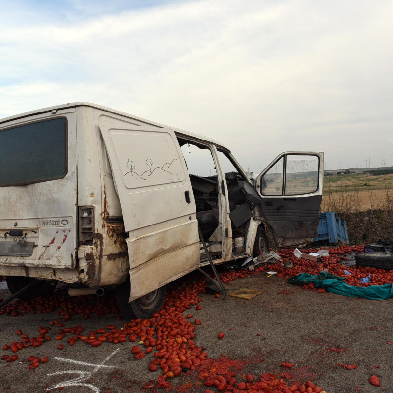 Lo scontro fra tir e furgone avvenuto nelle campagne del Foggiano