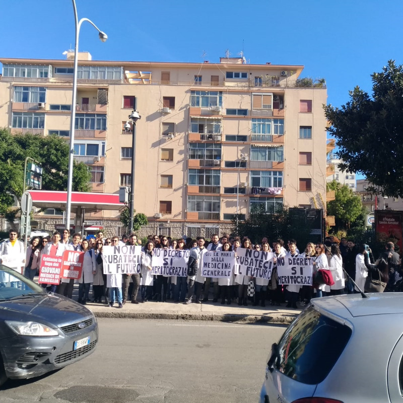 Sit-in medici precari a Palermo