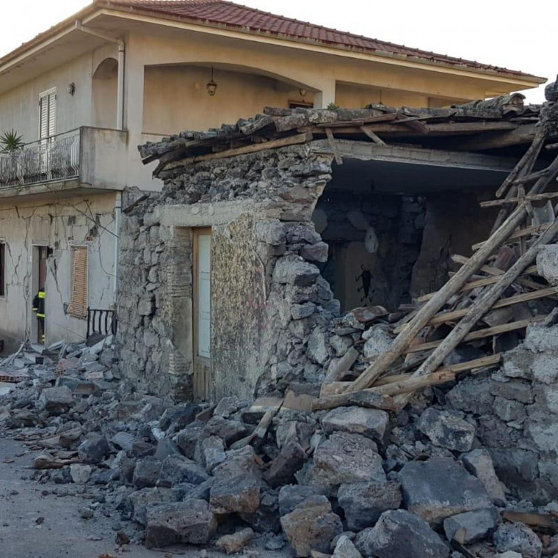 Alcuni edifici danneggiati dal terremoto a Fleri
