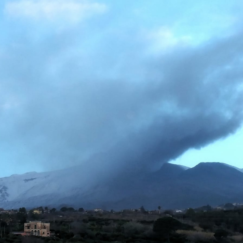 Etna emissione cenere lavica del 22 gennaio 2019