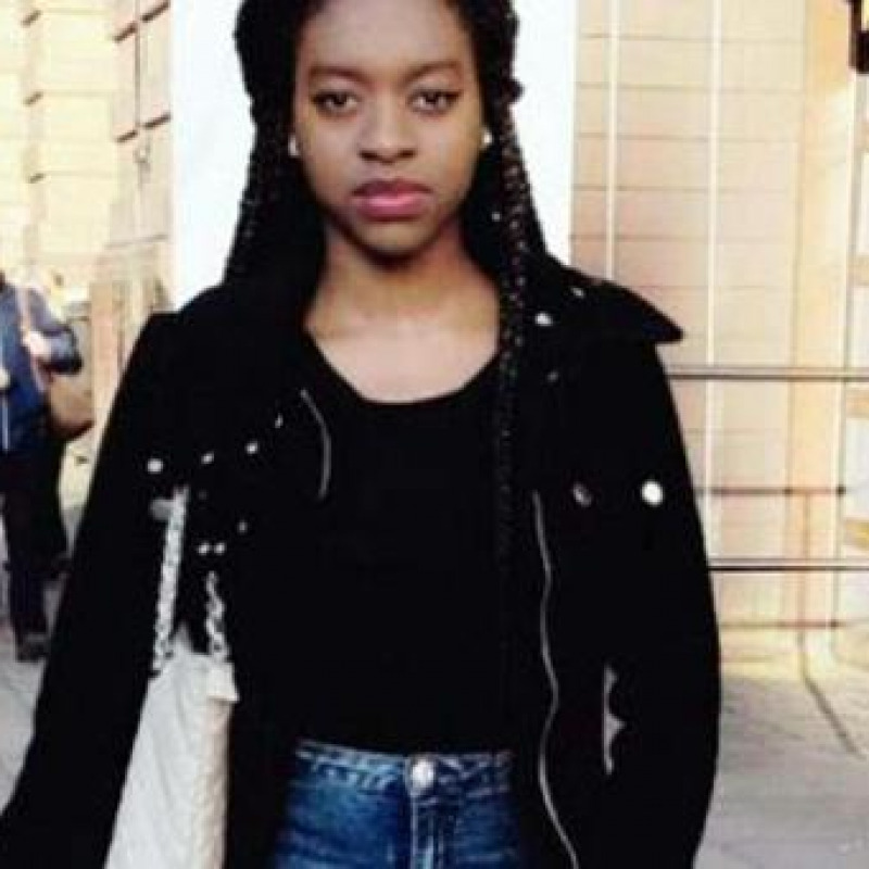 Lala Kamara, la ragazza bresciana di 26 anni trovata uccisa in un appartamento a Manchester
