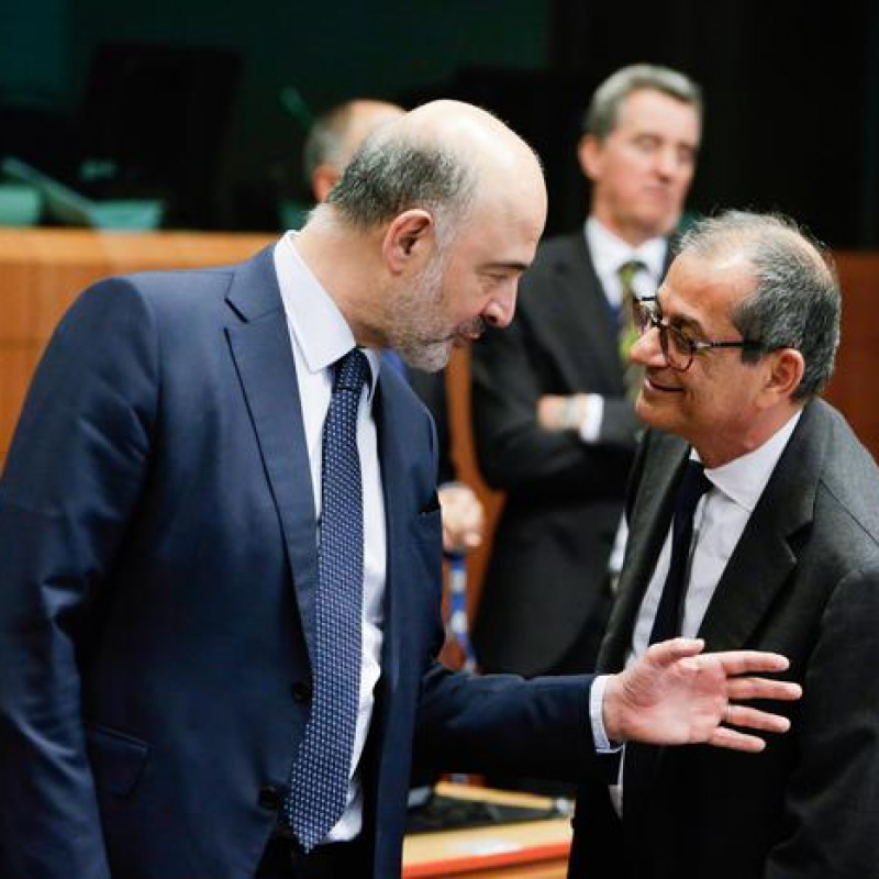 Giovanni Tria (a destra) e Pierre Moscovici