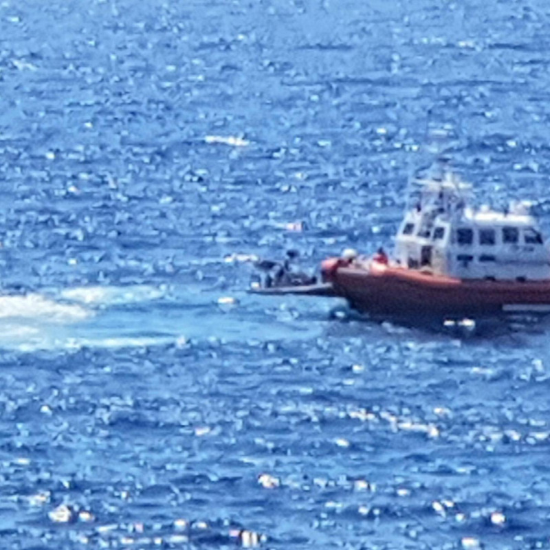 La guardia costiera di Lampedusa al porto