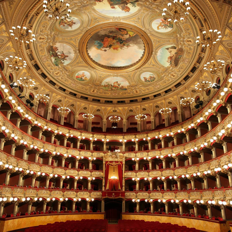 Teatro Bellini di Catania: tre assunzioni in scadenza, l'ente cerca anche nuove hostess per gli spettacoli