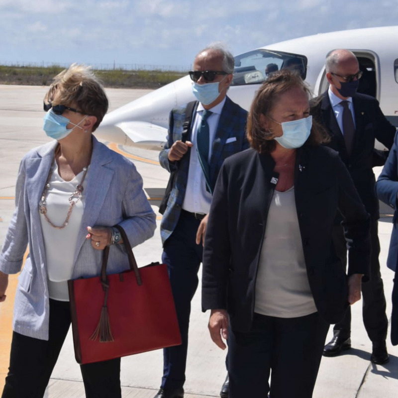 Il ministro Lamorgese durante la visita a Lampedusa