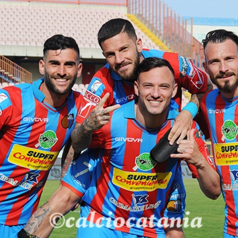 Esultanza dei giocatori del Catania dopo il 5-2 al Potenza (foto sito Calcio Catania)