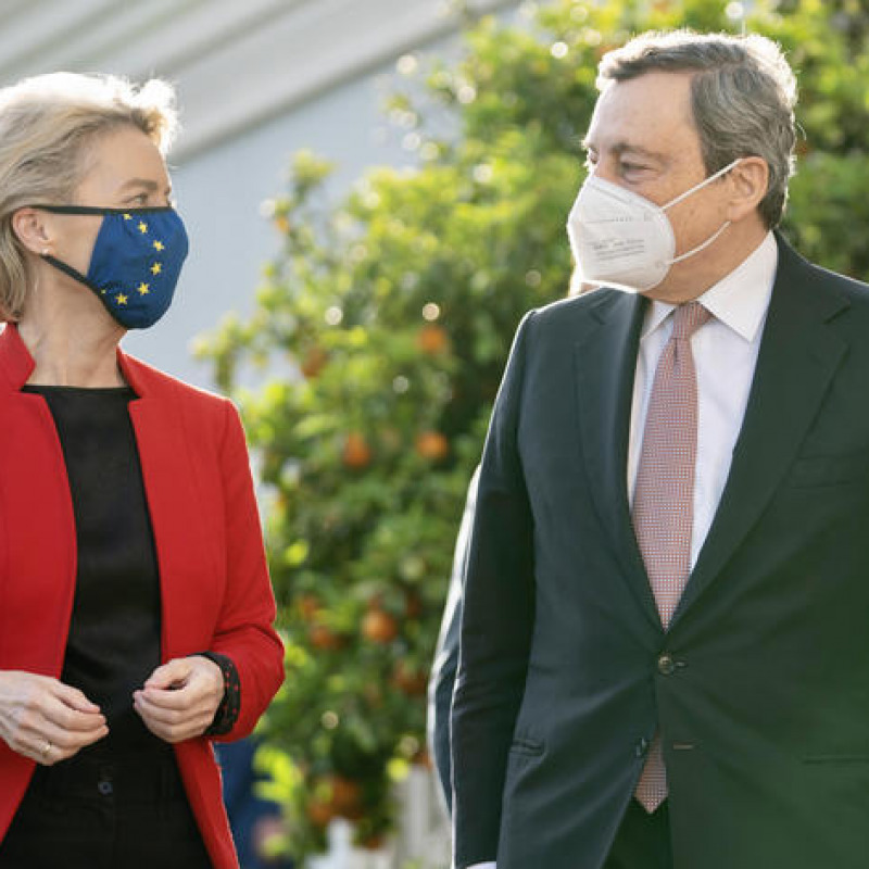 La Presidente della Commissione Ue, Ursula von der Leyen e il Premier italiano, Mario Draghi
