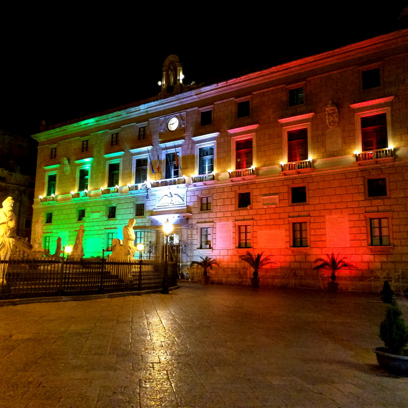 Palermo.Festa della Repubblica l,Palazzo delle Aquile illuminato con il tricolore .Ph.Alessandro Fucarini.