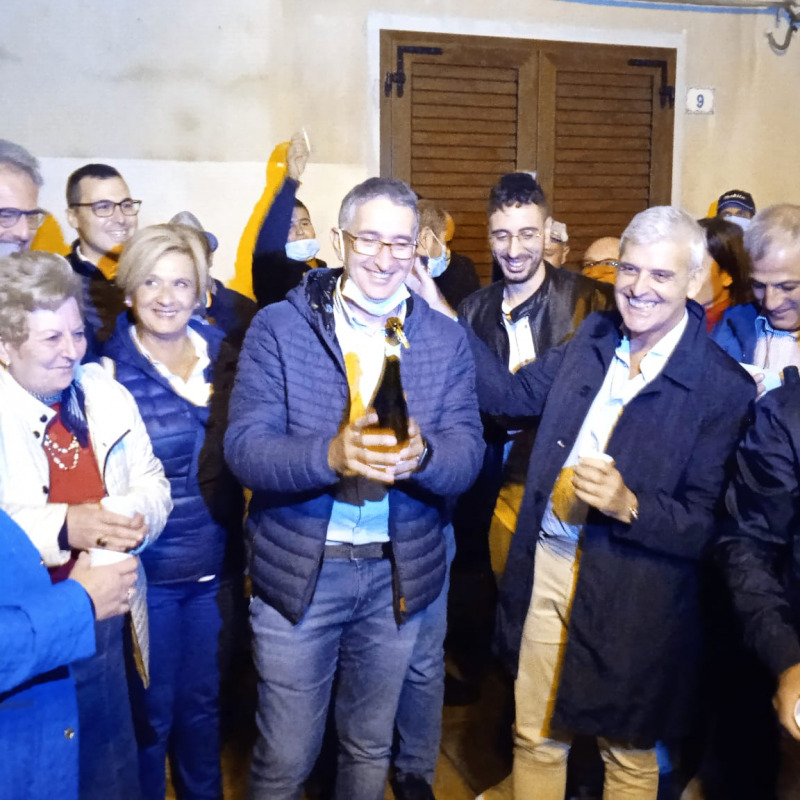 Francesco Gruppuso festeggia la vittoria elettorale