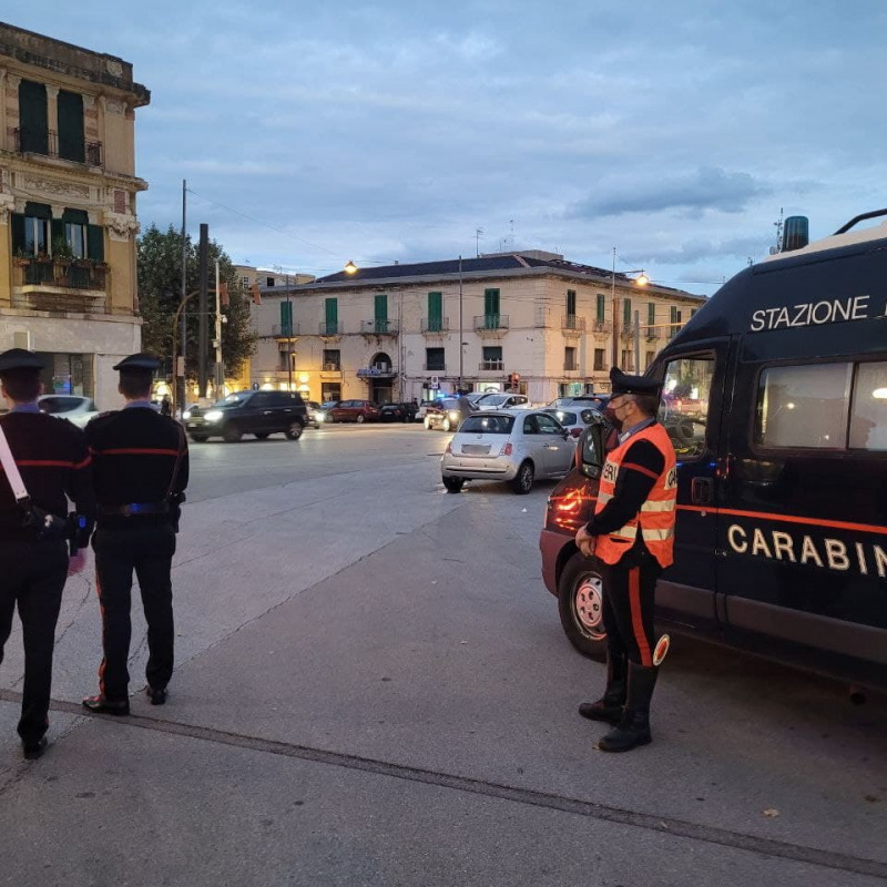 Controlli dei carabinieri nel centro di Messina