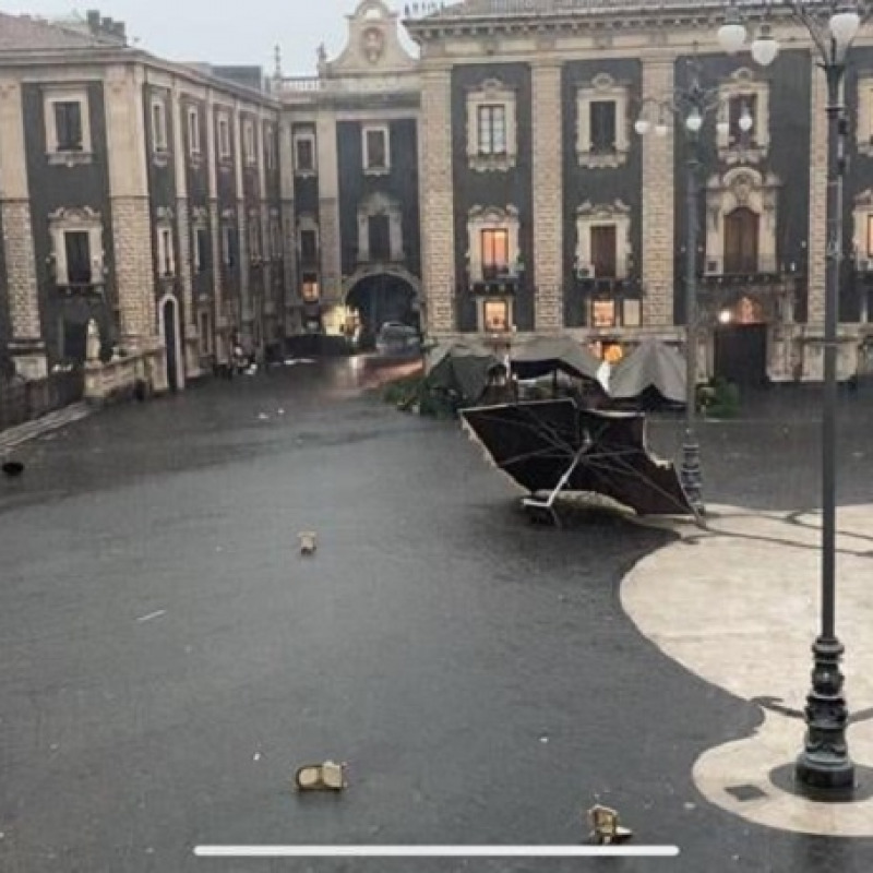 Gli effetti della tromba d'aria dei giorni scorsi, a Catania