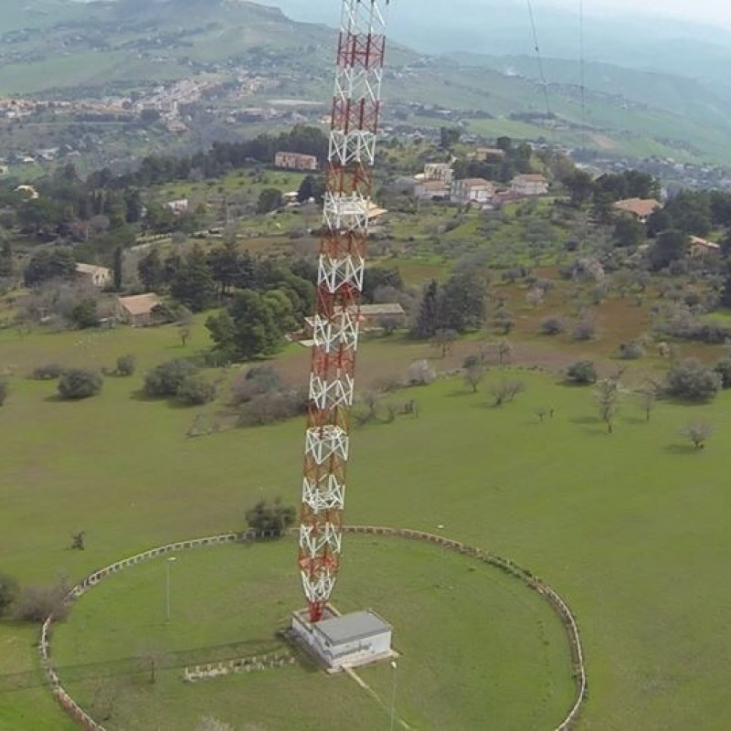 L'antenna Rai sulla collina Sant'Anna, a Caltanissetta
