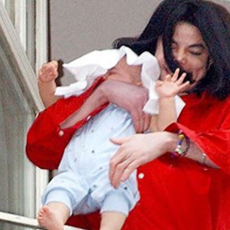 Michael Jackson e il figlio Bigi a Berlino