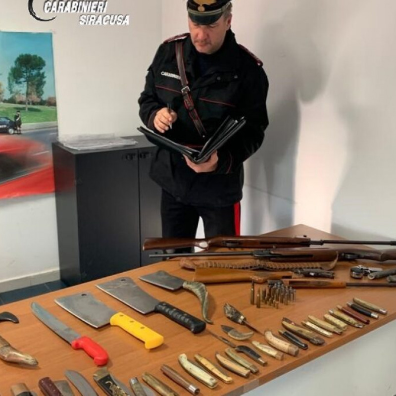 Armi e munizioni sequestrate a Noto nel quartiere dei Camminanti