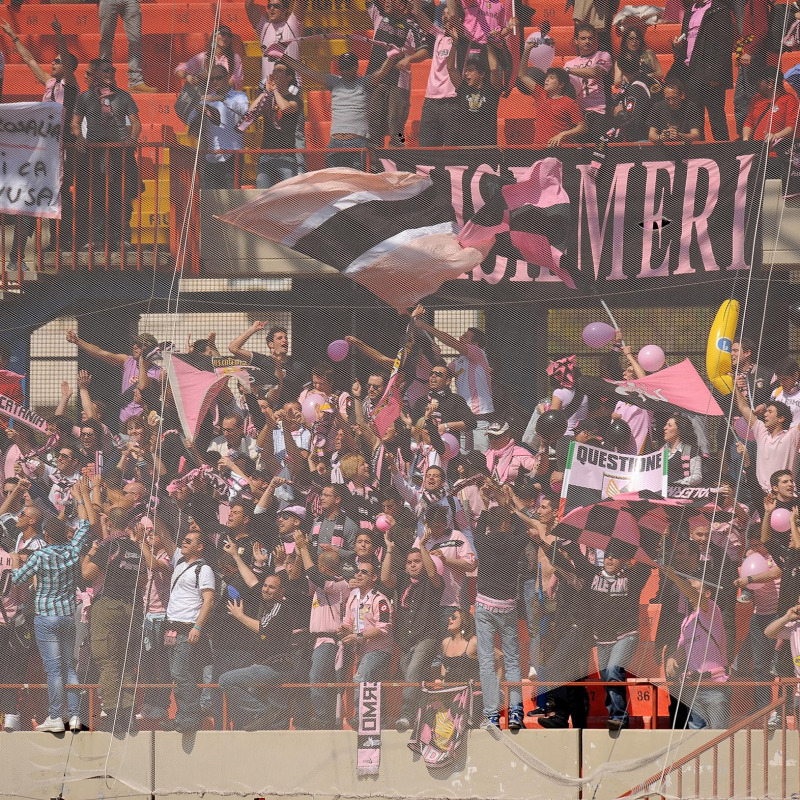 Tifosi del Palermo allo stadio Massimino in una foto di dieci anni fa (foto di Tullio Puglia)