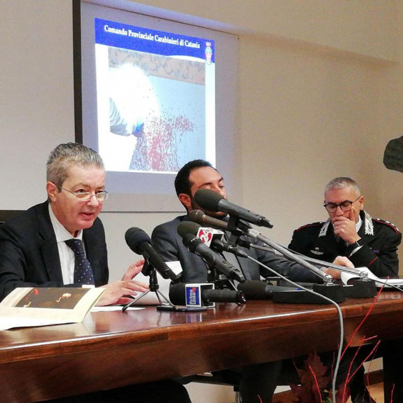 Il procuratore di Caltagirone, Giuseppe Verzera, durante una conferenza stampa