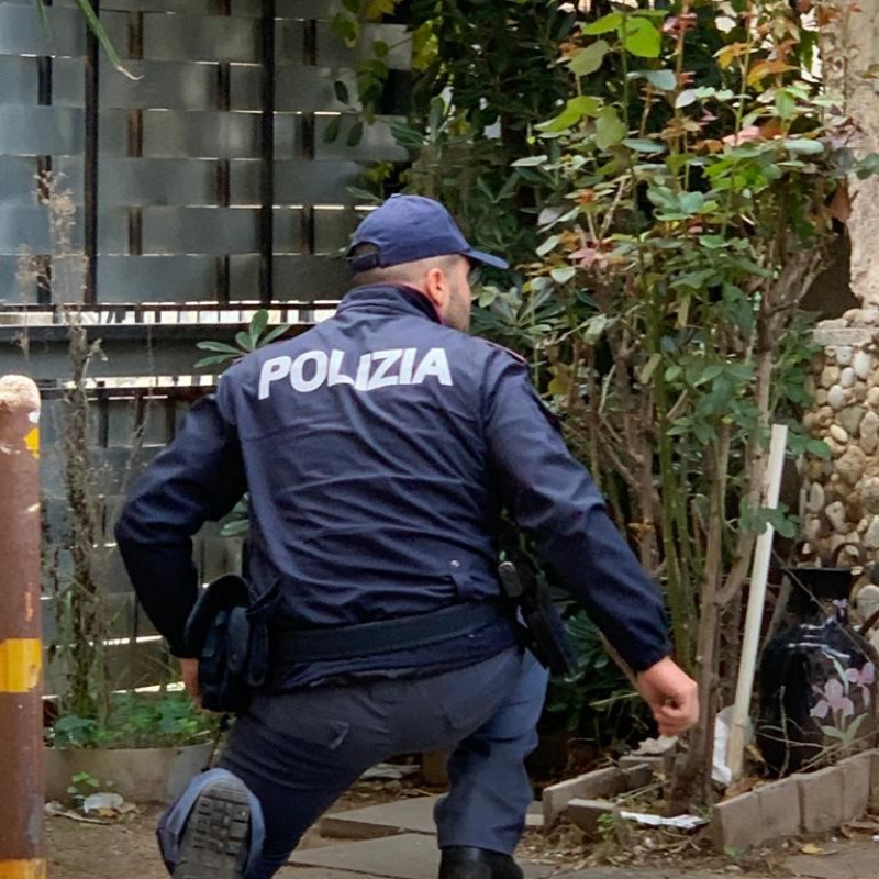 La polizia trova la droga nascosta in un'edicola votiva