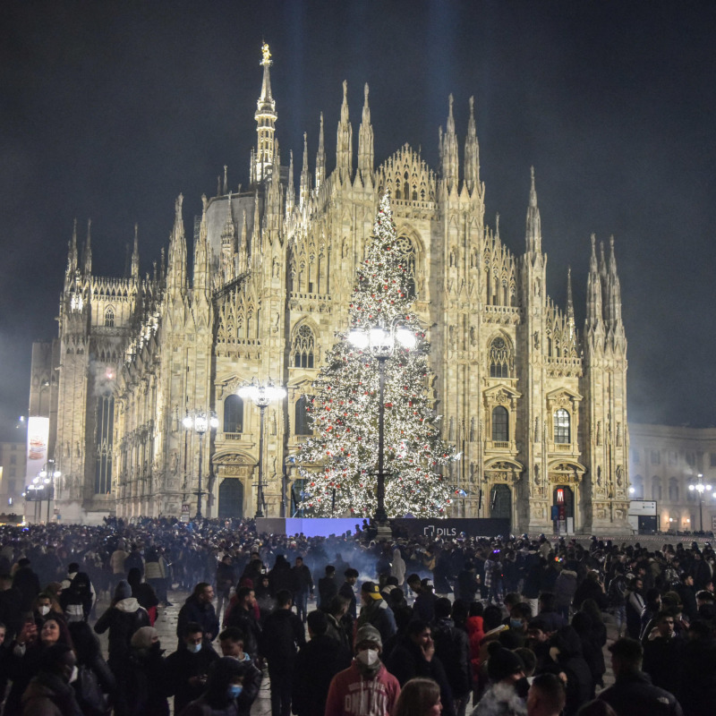 I festeggiamenti in piazza Duomo, a Milano, per l'arrivo del 2022