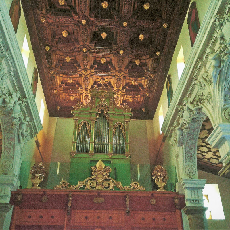 L'organo della chiesa di San Nicolò, a Venetico
