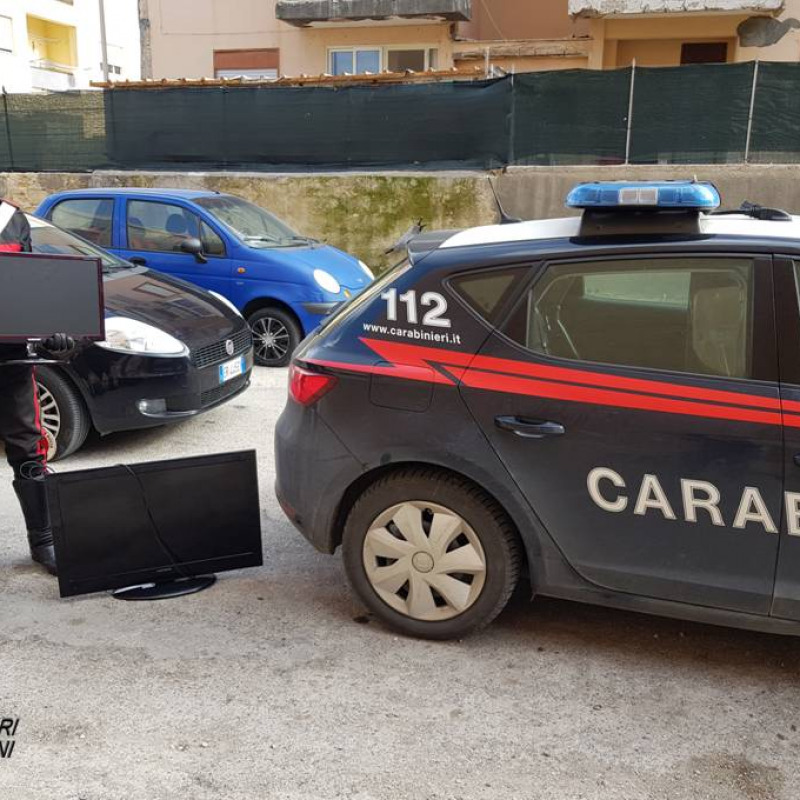 I due televisori rubati nel 2019: i carabinieri li avevano recuperati