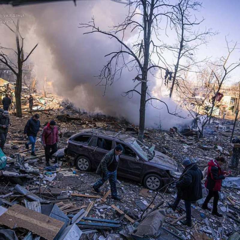 Edifici distrutti dagli attacchi a Kiev, nel distretto di Podolsk