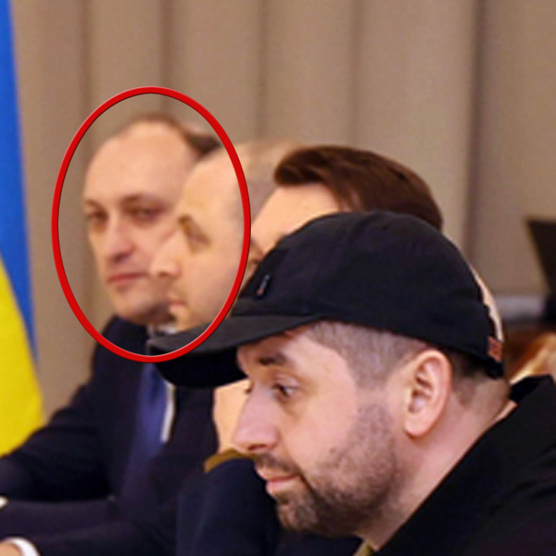 Gli 007 ucraini hanno ucciso un componente (cerchiato in rosso) della squadra negoziale ucraina