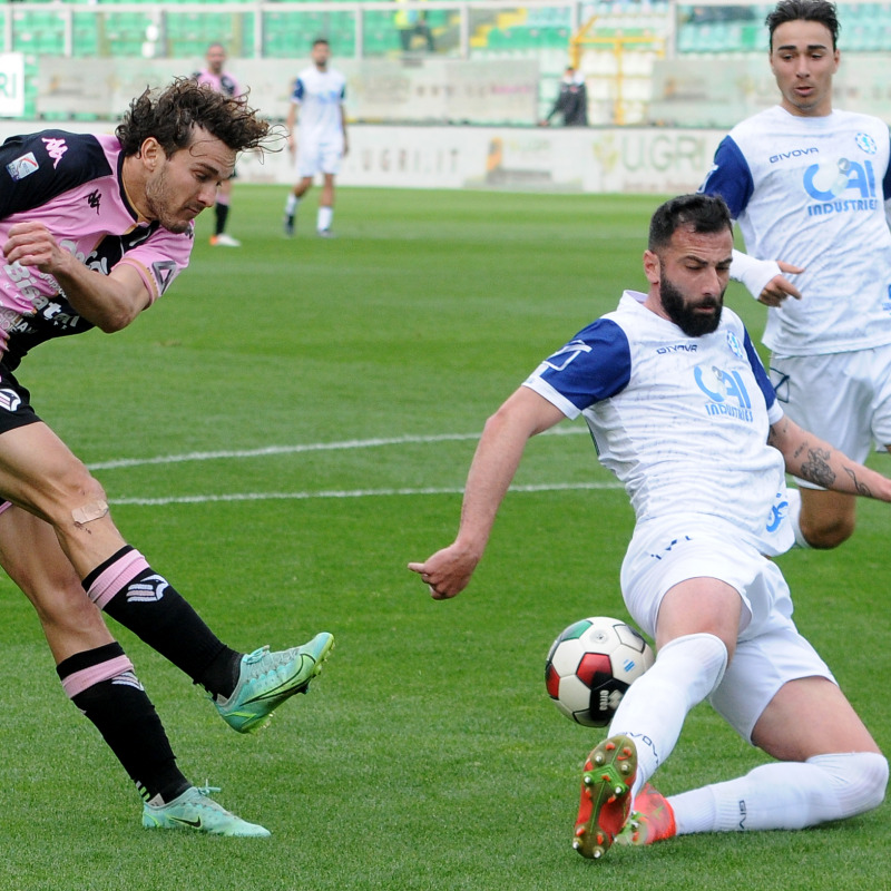 Luperini ha segnato il gol del pari (foto Alessandro Fucarini)