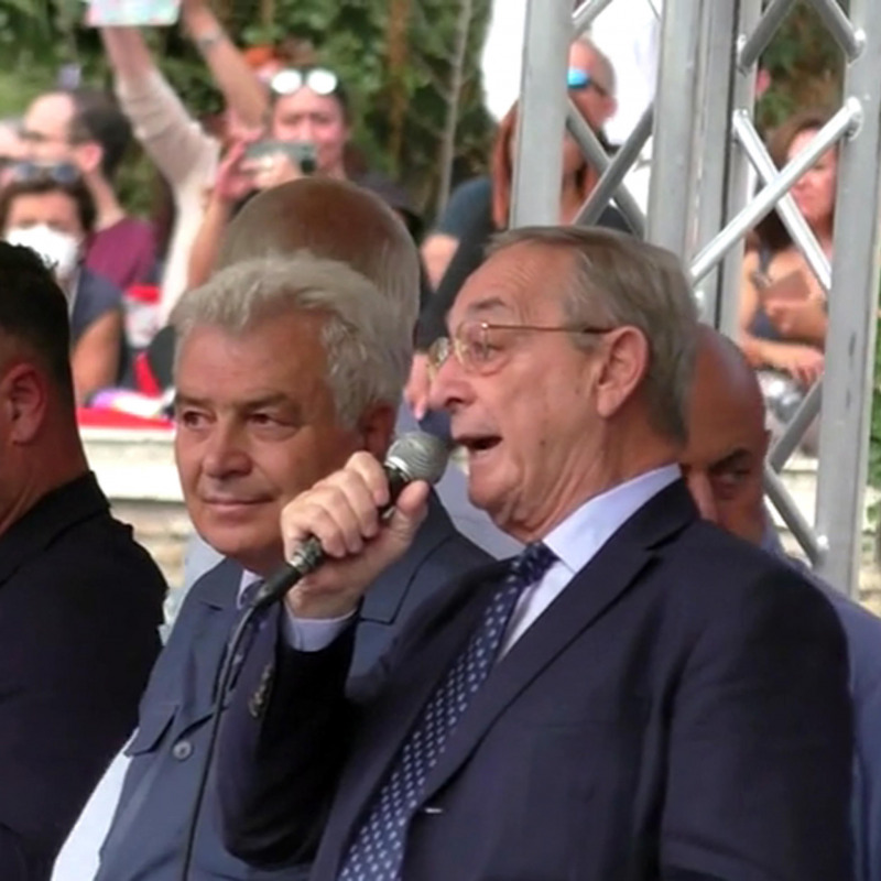 Angelo Giorgianni accanto all'avvocato Carlo Taormina sul palco della manifestazione di Roma
