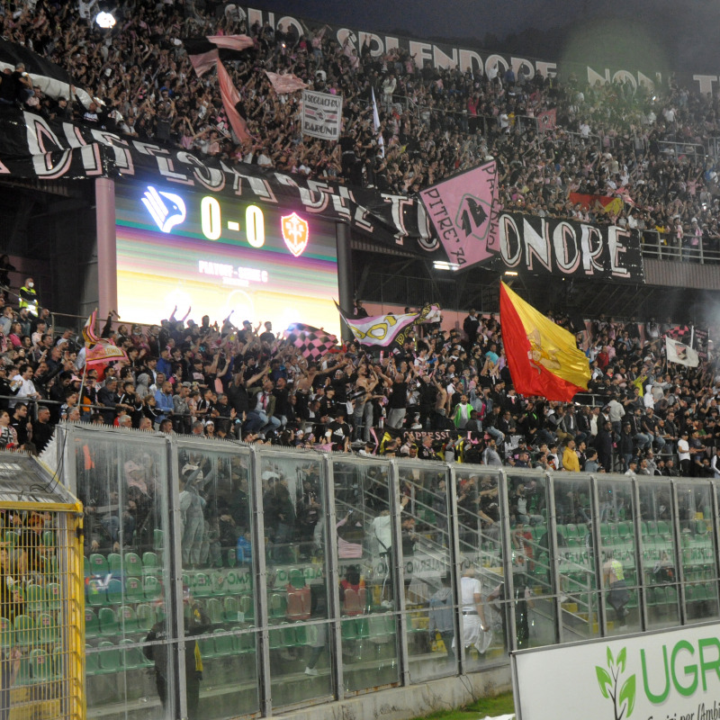 Lo stadio Renzo Barbera pieno per Palermo-Triestina (foto di Alessandro Fucarini)