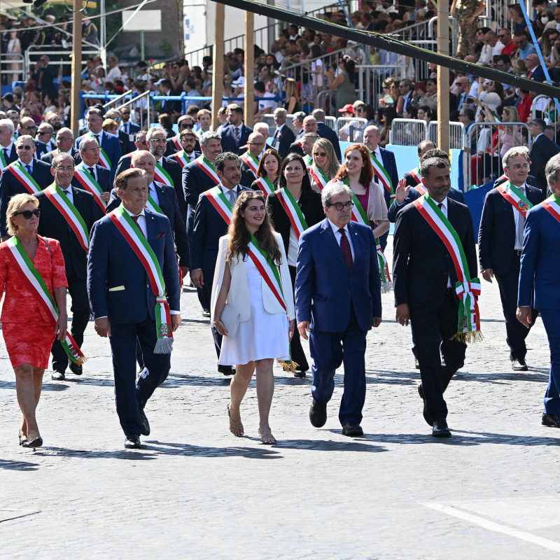 La sfilata dei sindaci, alla Festa della Repubblica a Roma