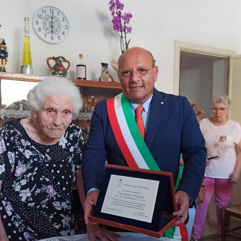Angela Taormina e il sindaco di Sam Vito Lo Capo, Giuseppe Peraino