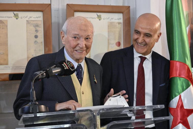 Piero Angela e l'ambasciatore algerino in Italia Abdelkrim Touahria in occasione della cerimonia di premiazione del 