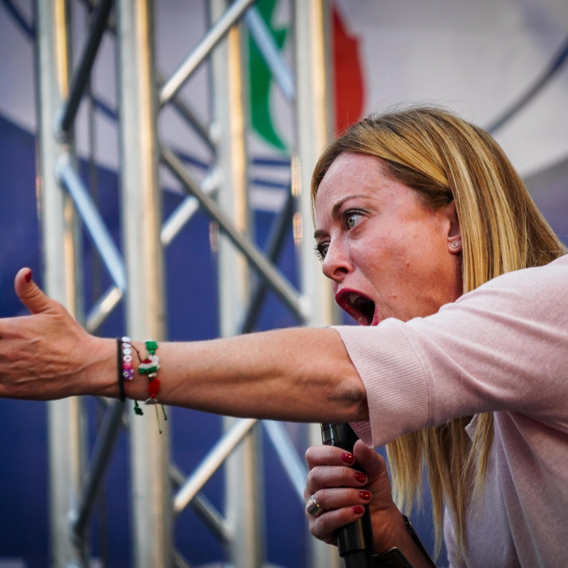 Giorgia Meloni nel corso del comizio elettorale a Caserta