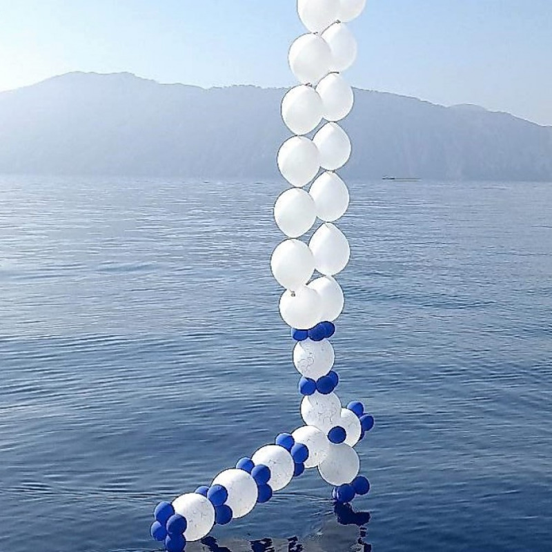 Palloncini in mare alle Eolie