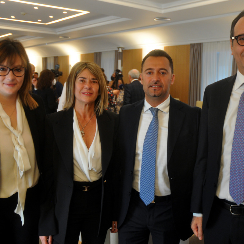 Elvira Amata (seconda da sinistra) e Francesco Scarpinato (terzo) con gli altri due assessori di FdI, Elena Pagana e Alessandro Aricò