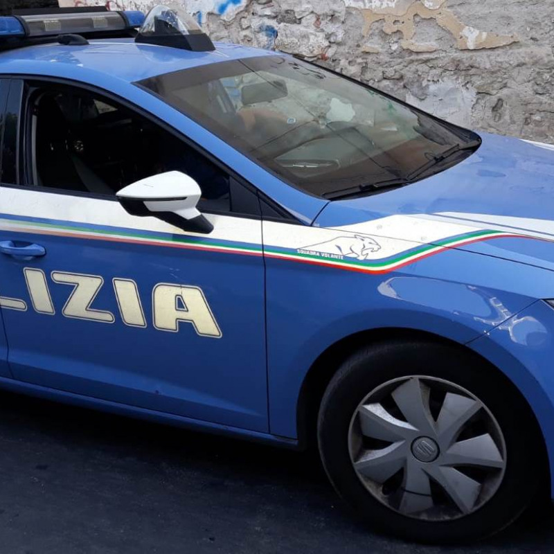 Volanti della polizia in via Libertà, a Palermo