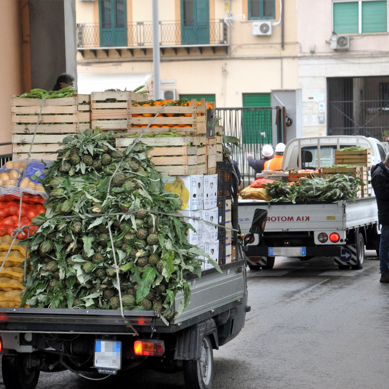 Controlli al mercato ortofrutticolo di Palermo (foto di Alessandro Fucarini)