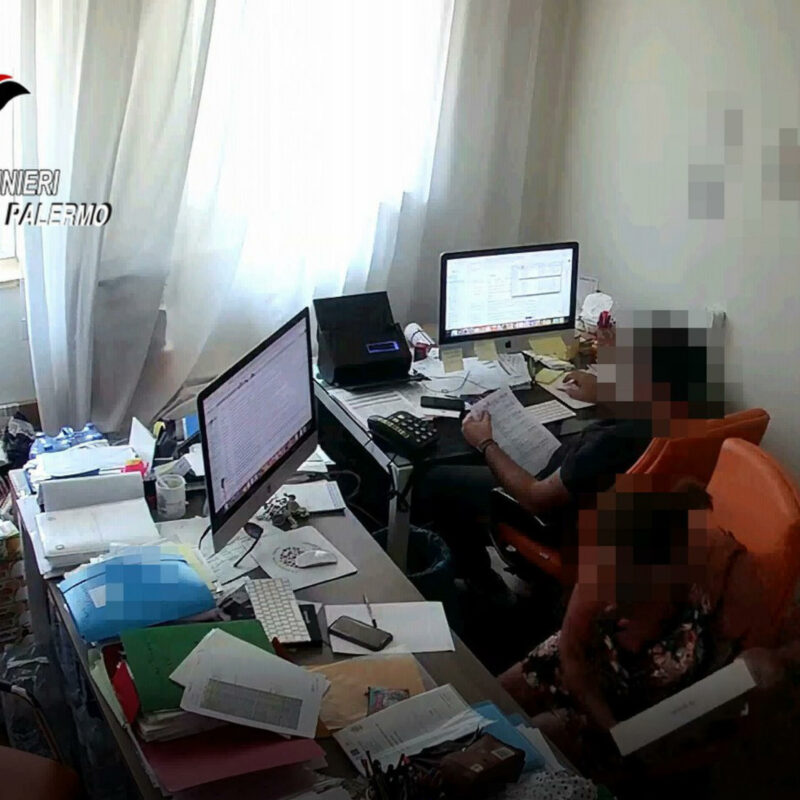 Un fermo immagine dal video diffuso dai carabinieri sull'indagine condotta nella scuola dello Zen