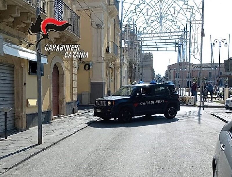I carabinieri sul luogo della rissa
