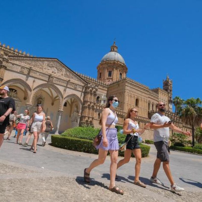 Il centro storico di Palermo comincia a riempirsi di turisti,