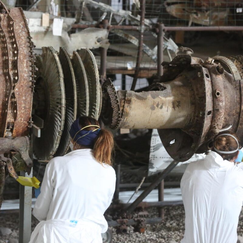 Manutenzione dei resti dell'aereo caduto in mare a Ustica